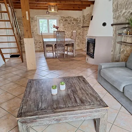 Διαμέρισμα Lizea *